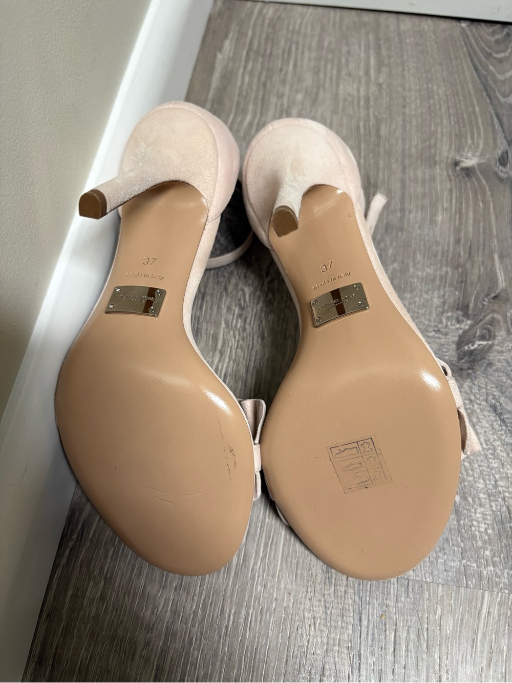 Michael Kors Suede Blush New Heels with Pleated Ruffle Detail Strap Size 37 - Picture 6 of 9